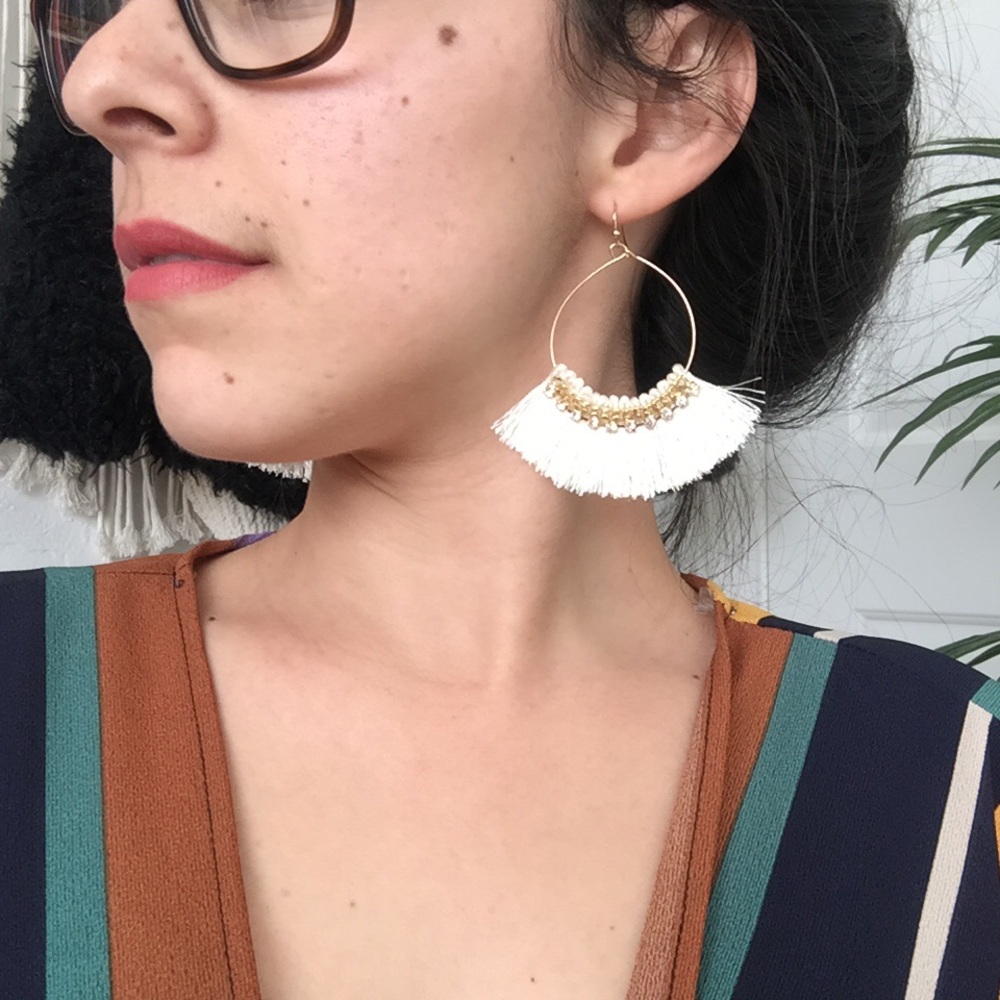 ❗️One Left❗️NWT Ivory Tassel Earrings - Picture 3 of 3